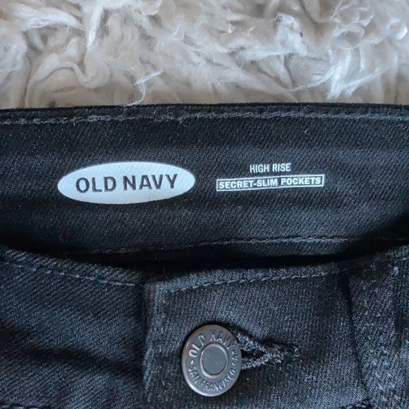 Old Navy High Rise Secret-Slim Pockets Shorts - Picture 3 of 3